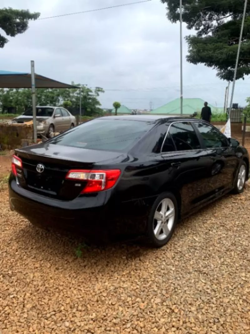 TOYOTA Camry - 2012