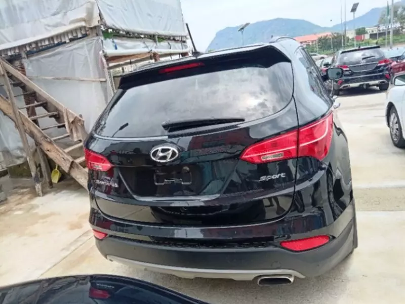 Hyundai Santa Fe   - 2016