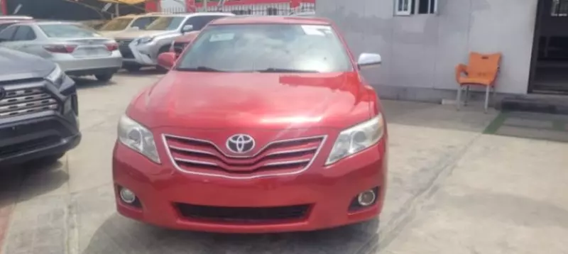 Toyota Camry   - 2010