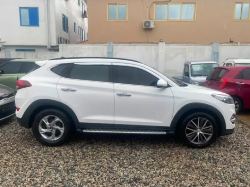 Hyundai Tucson   - 2017