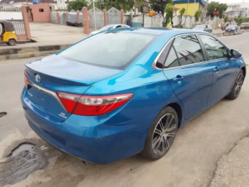 Toyota Camry   - 2016