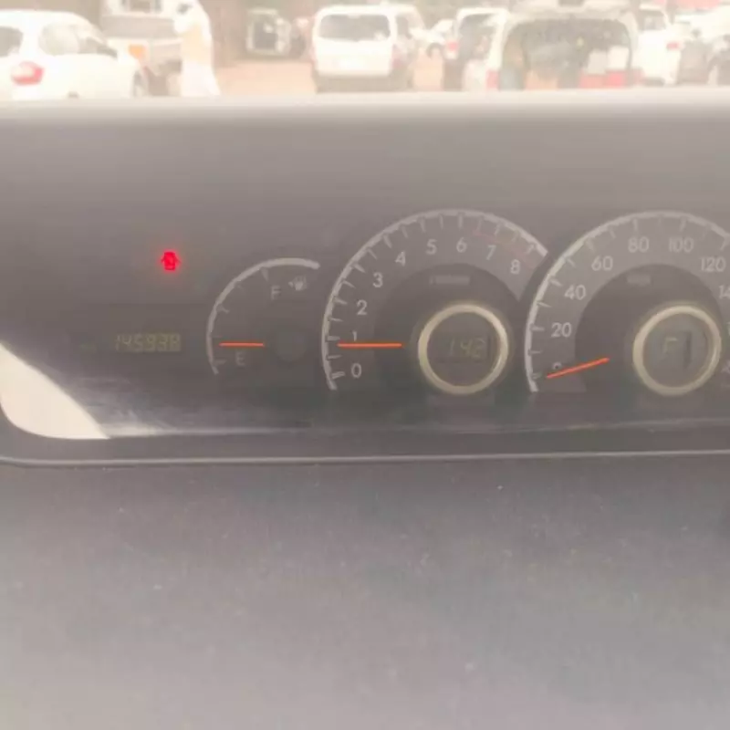 Toyota Voxy    - 2013