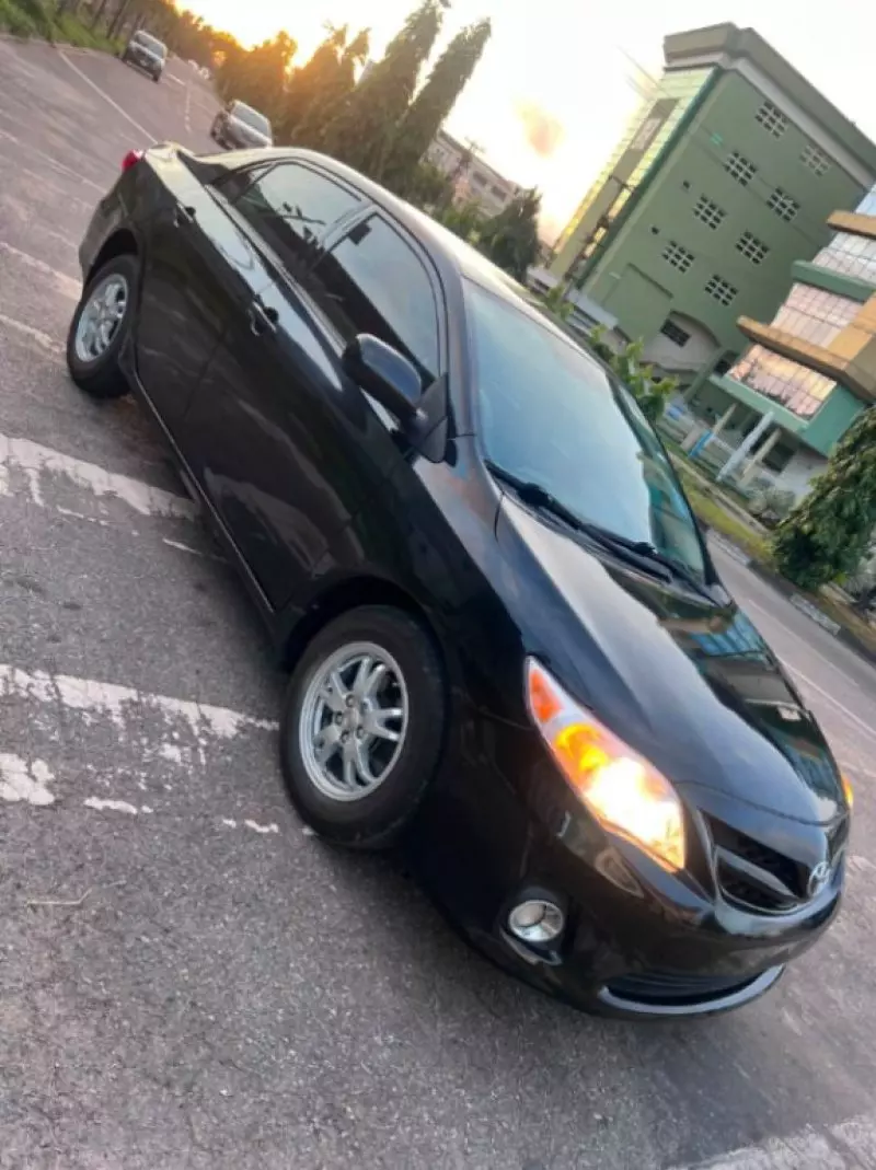 TOYOTA Corolla - 2011