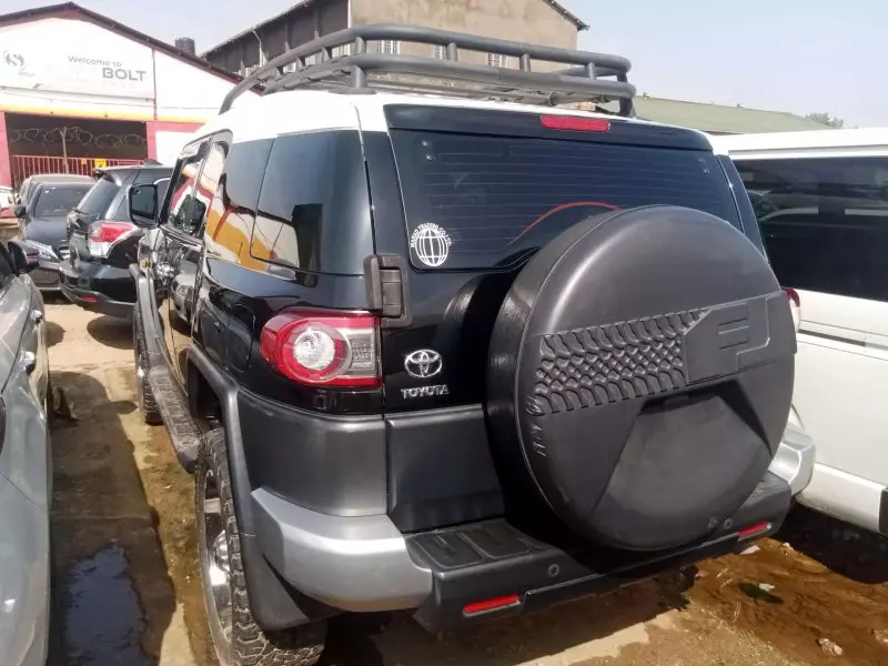 Toyota FJ Cruiser   - 2010