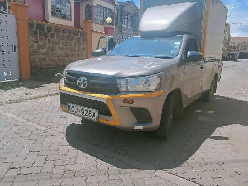 Toyota Hilux   - 2016