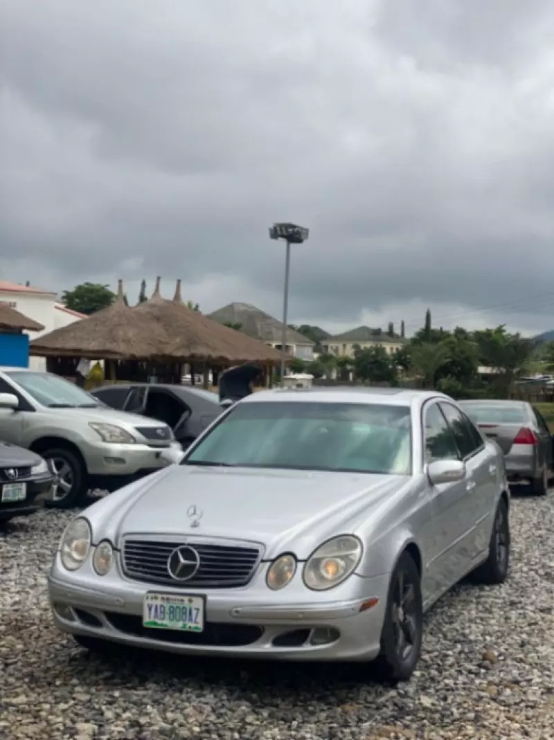 Mercedes-Benz E350   - 2006
