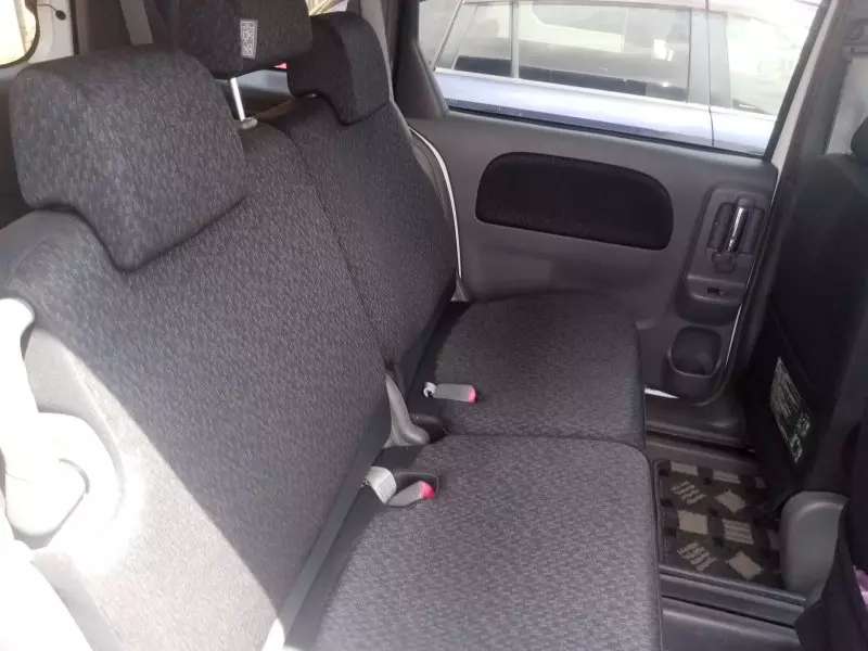 Toyota Sienta   - 2013