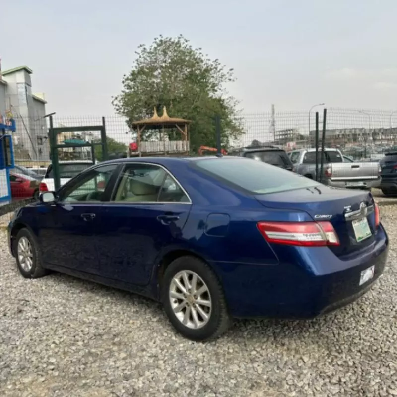 Toyota Camry   - 2010