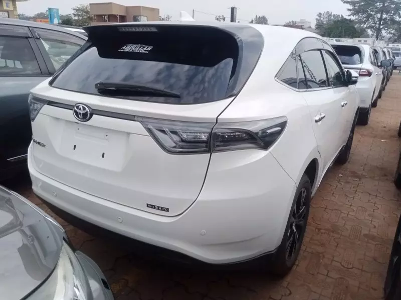 Toyota Harrier   - 2016
