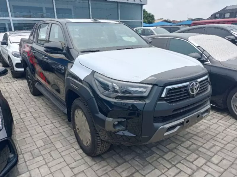 Toyota Hilux   - 2025