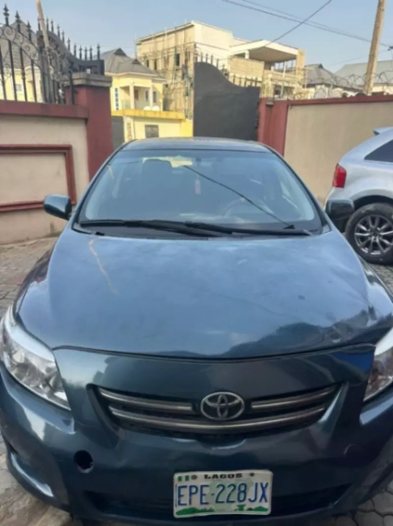 Toyota Corolla   - 2012
