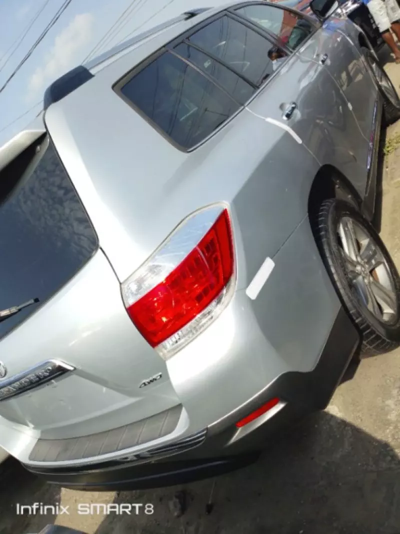 Toyota Highlander   - 2013