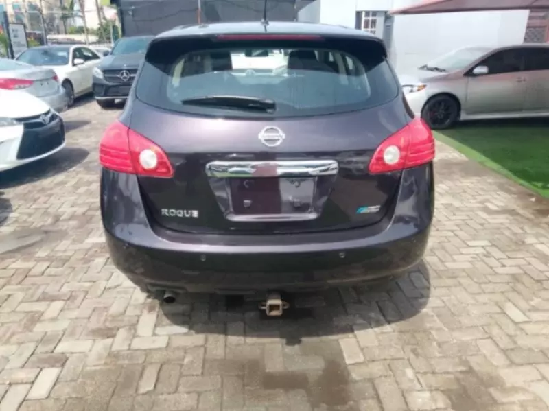 Nissan Rogue   - 2011