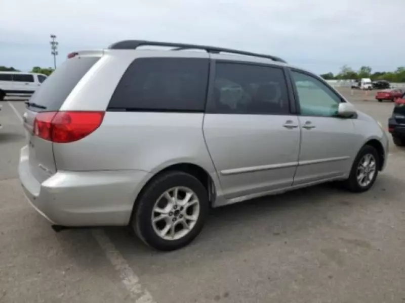 Toyota Sienna   - 2006