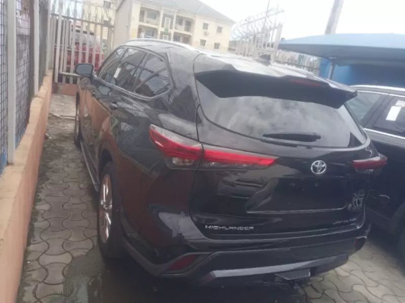 Toyota Highlander   - 2021