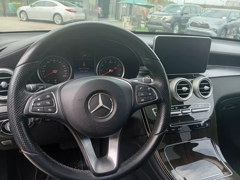 Mercedes-Benz GLC 300   - 2016