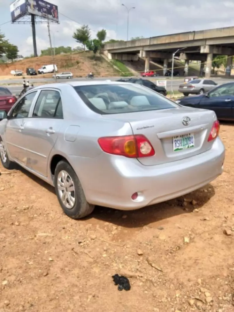 Toyota Corolla   - 2010