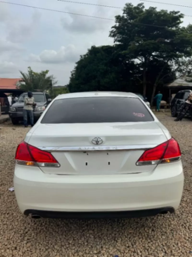 TOYOTA Avalon - 2012