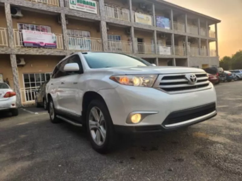 Toyota Highlander   - 2013