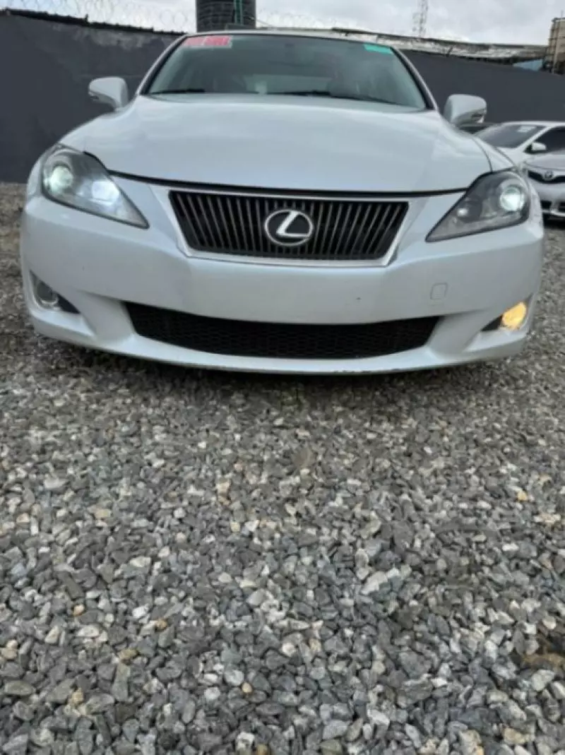 Lexus IS - 2010