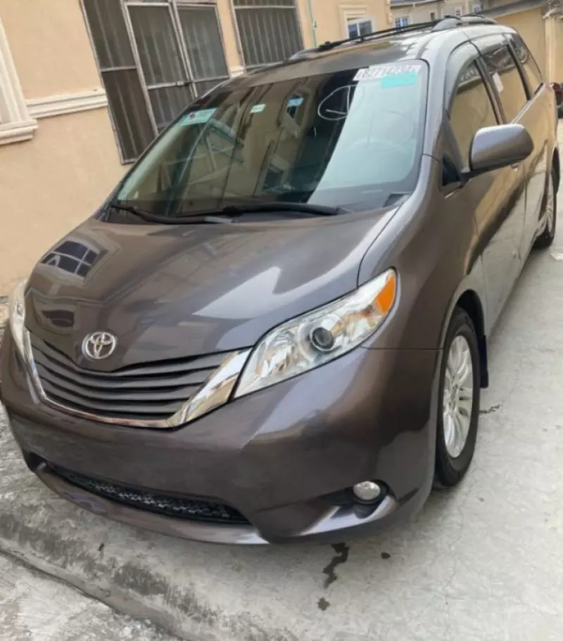 Toyota Sienna   - 2012