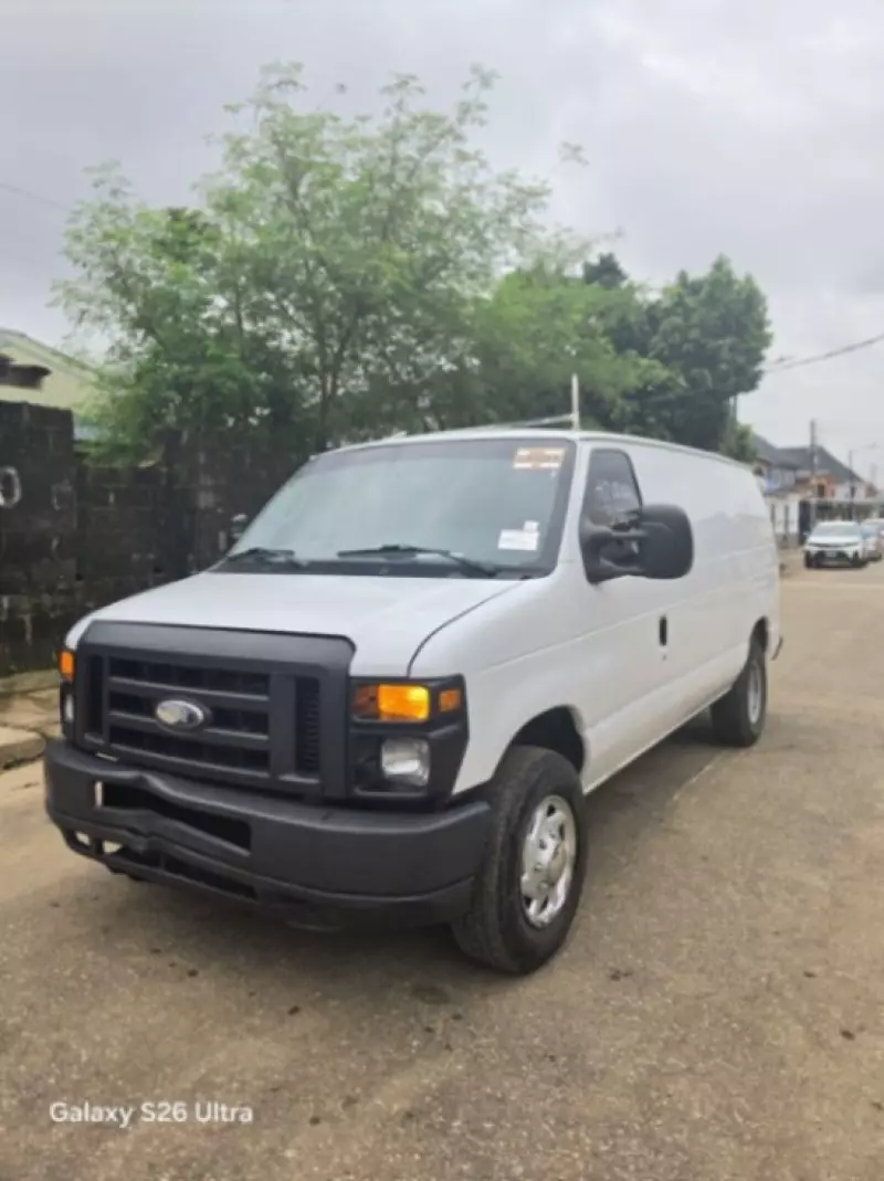 Ford E 150   - 2014