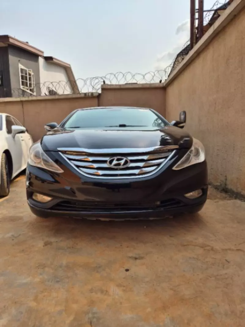 Hyundai Sonata   - 2013