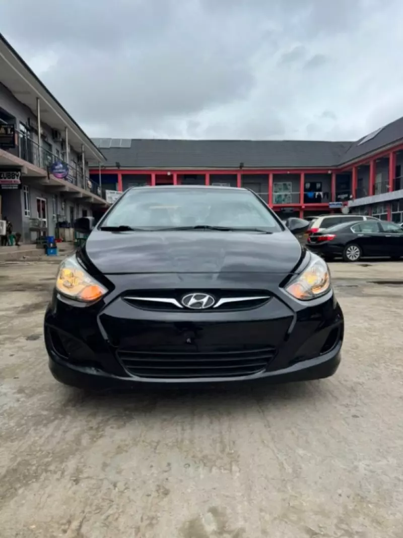 Hyundai Accent   - 2012