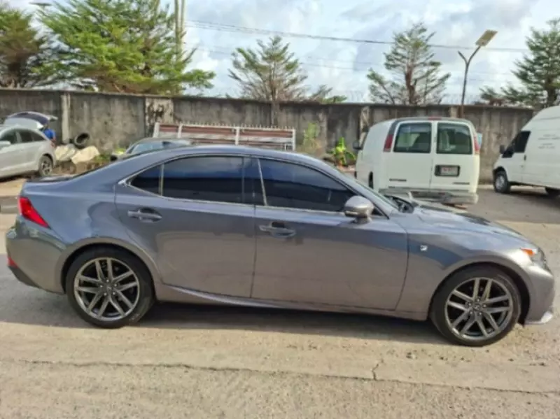 Lexus IS   - 2014