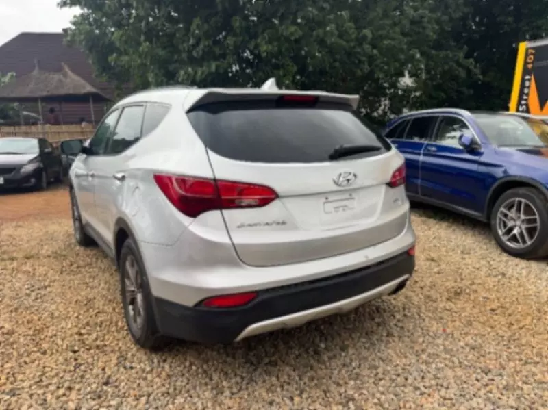 Hyundai Santa Fe   - 2013