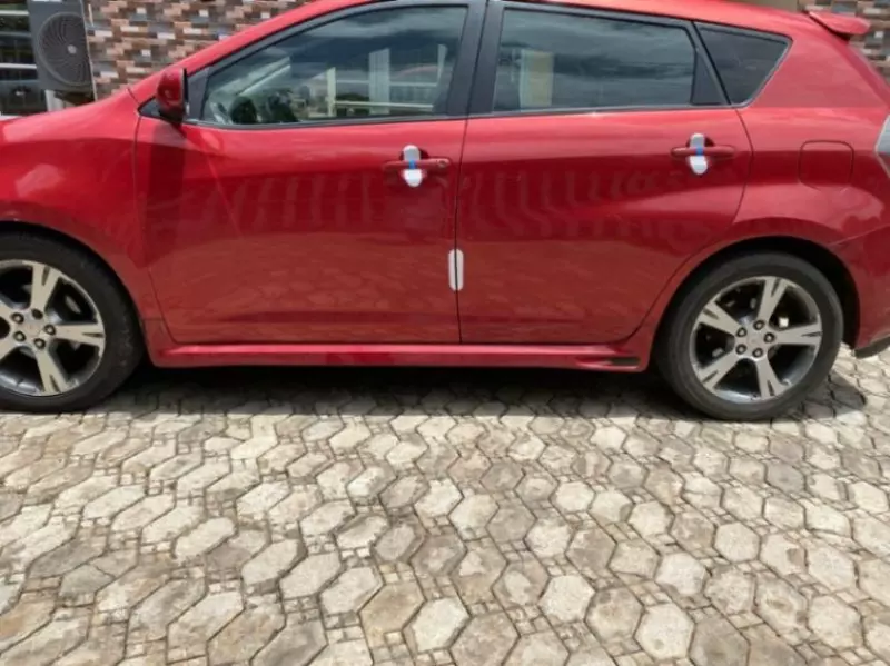 Pontiac Vibe   - 2009