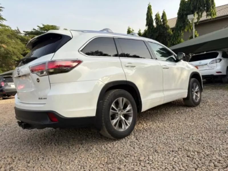Toyota Highlander   - 2015