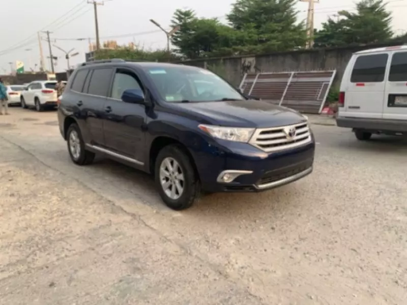 Toyota Highlander   - 2011