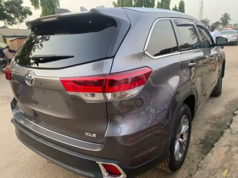 Toyota Highlander   - 2015