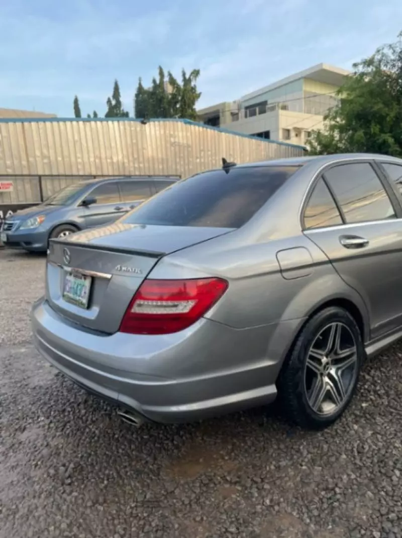 Mercedes-Benz C-Class   - 2010