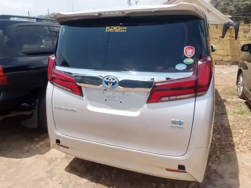 Toyota Alphard   - 2017