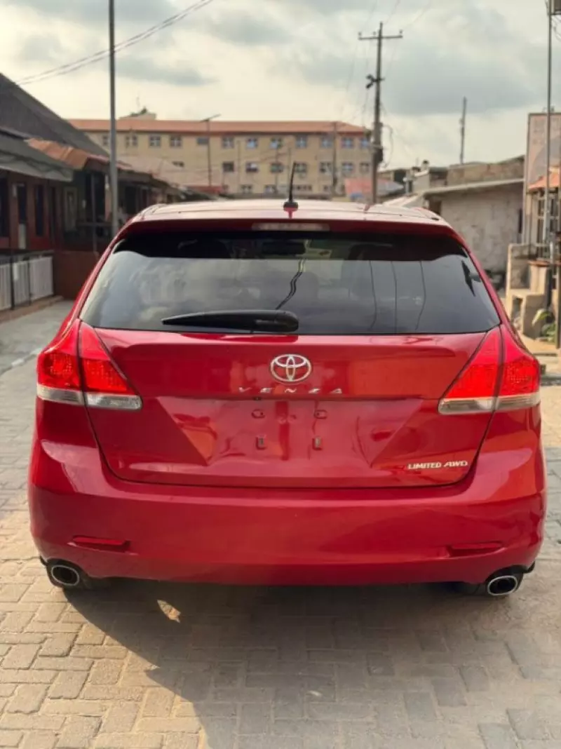 Toyota Venza   - 2012