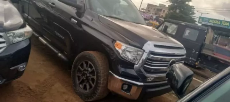 Toyota Tundra   - 2016