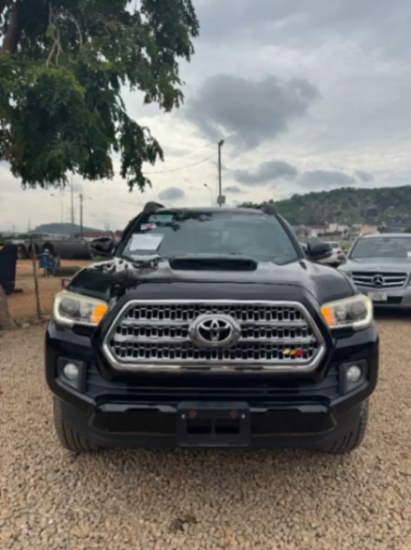 Toyota Tacoma   - 2016
