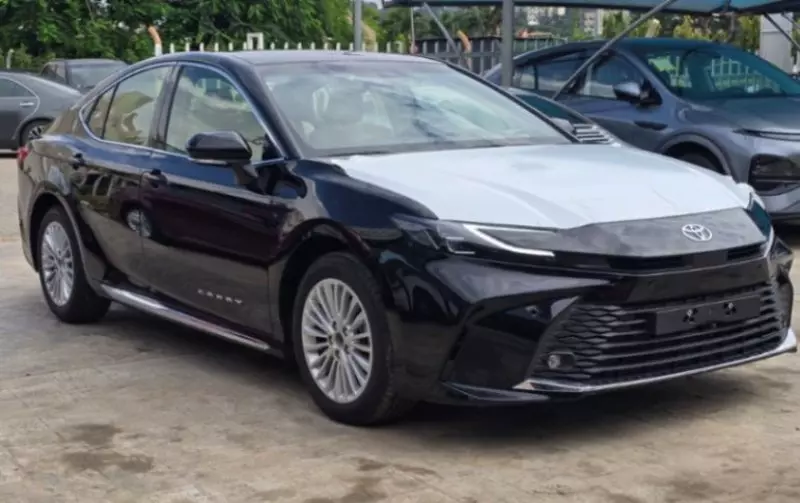 Toyota Camry   - 2025