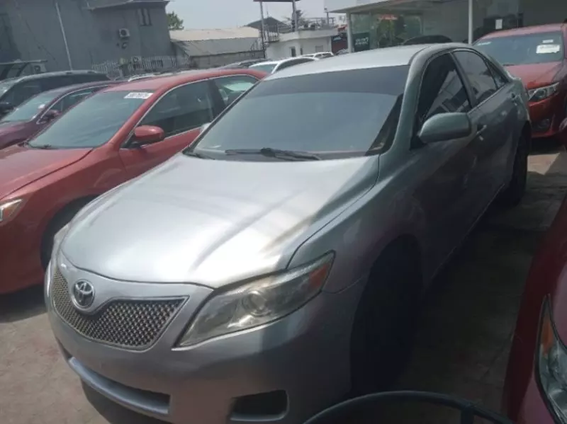 Toyota Camry   - 2011