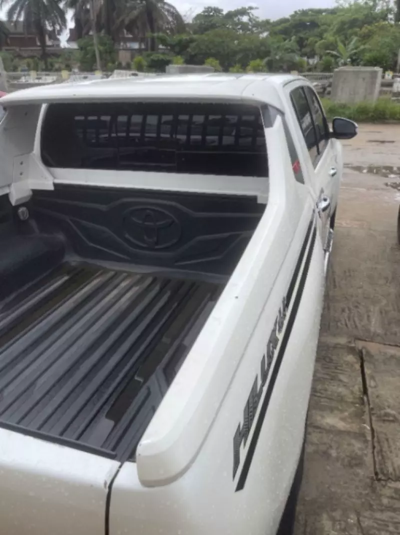 Toyota Hilux   - 2019