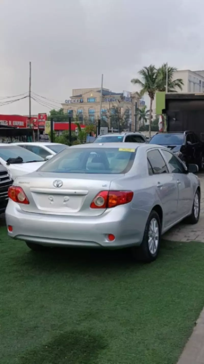 Toyota Corolla   - 2009