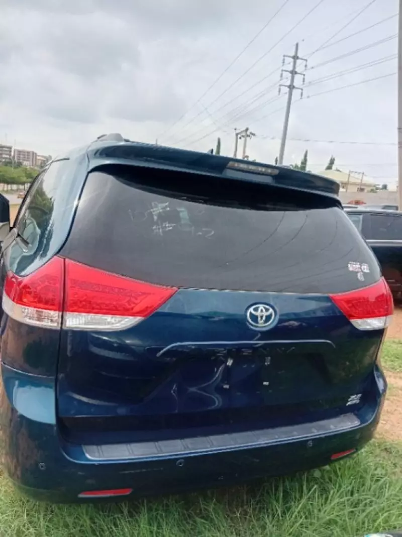 Toyota Sienna   - 2012