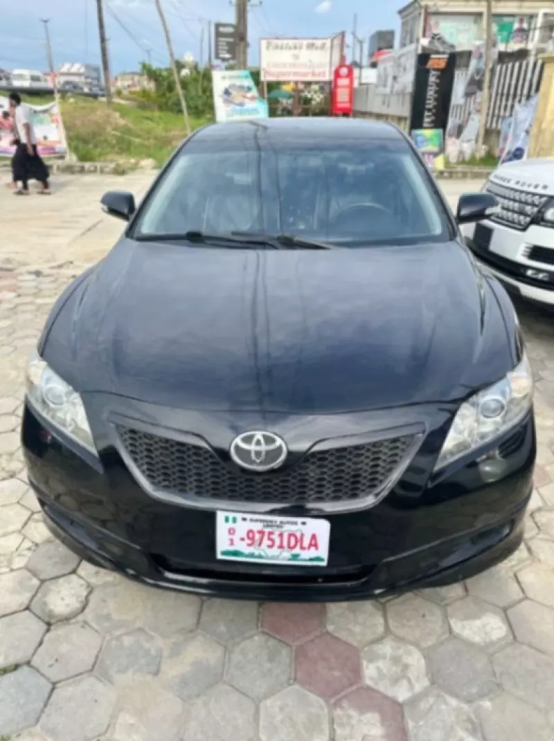 Toyota Camry - 2010
