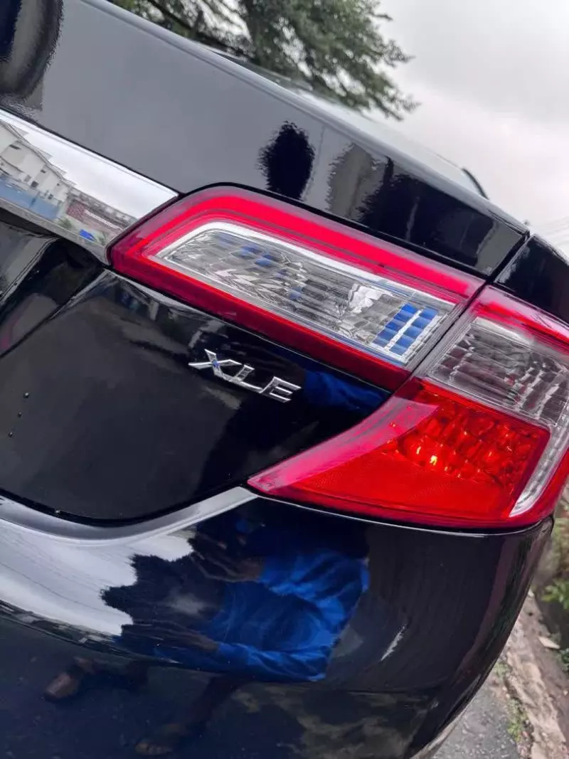Toyota Camry   - 2012