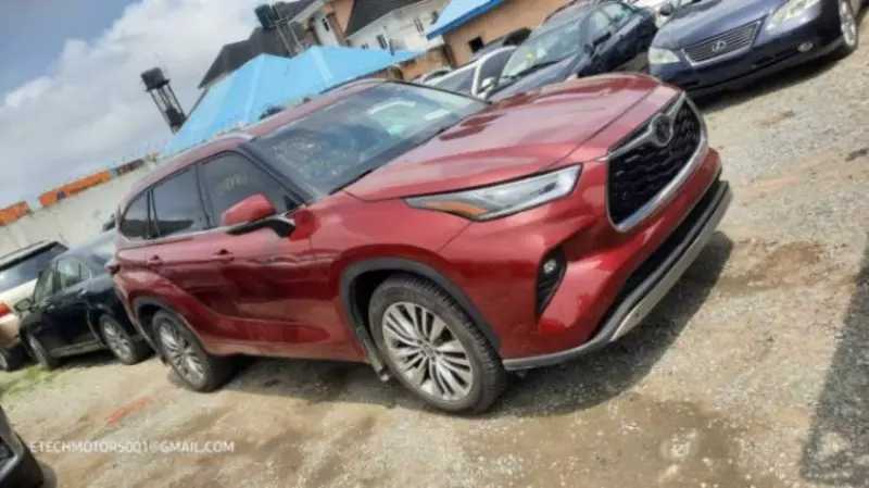 Toyota Highlander   - 2021
