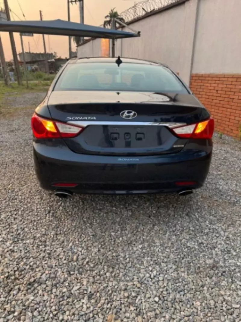 Hyundai Sonata - 2012