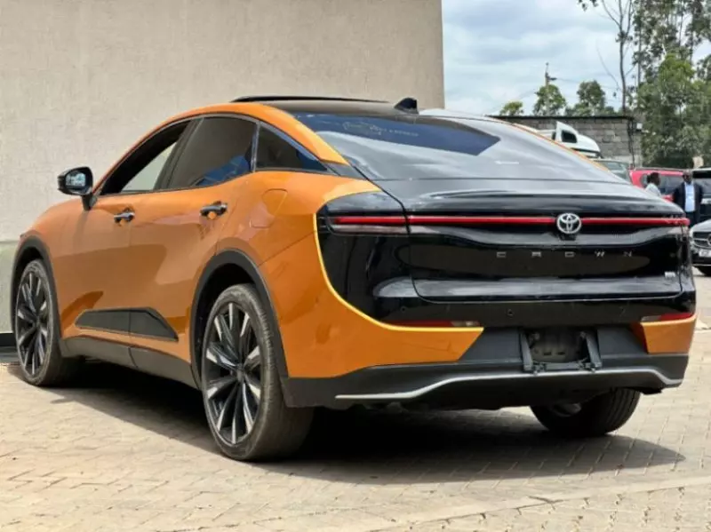 Toyota Crown    - 2022