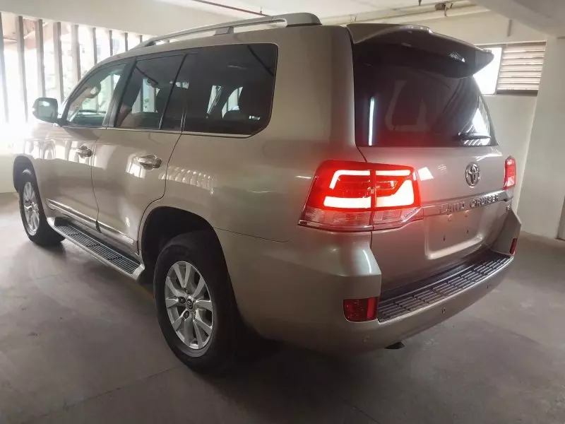 TOYOTA Landcruiser  V8   - 2017